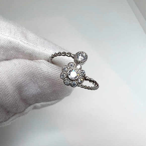 Clearance $15 Firm! Cz Flower Twisted Sterling Silver Ring - Picture 16 of 16